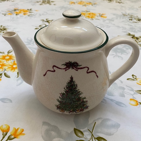 Vintage O’Tannenbaum Teapot